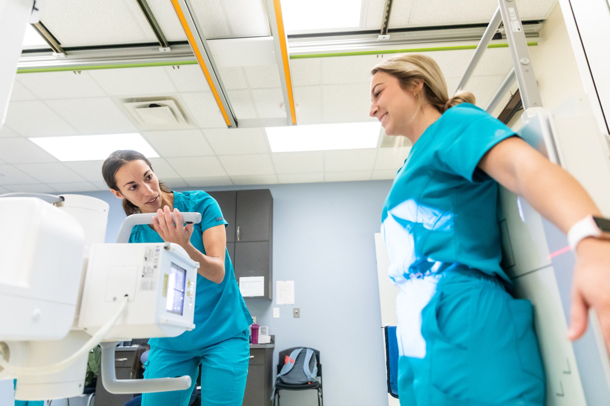 ACC students practice diagnostic radiology skills